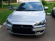 Mitsubishi Lancer X 2008– Podložka pod SPZ (plast) Matná černá fotografie 3