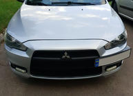 Mitsubishi Lancer X 2008– Podložka pod SPZ (plast) Matná černá fotografie 4