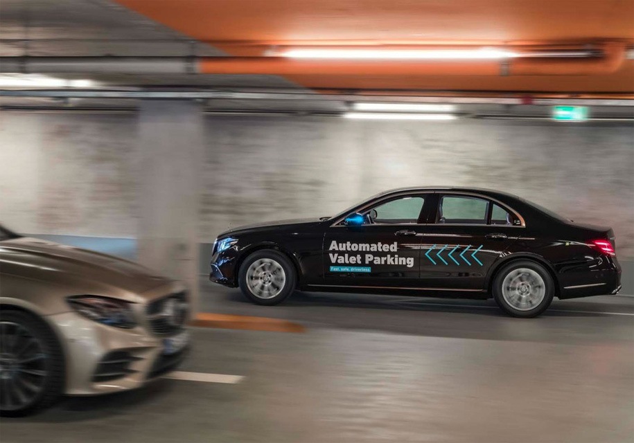 Mercedes-Benz vyvinul autonomní systém parkování