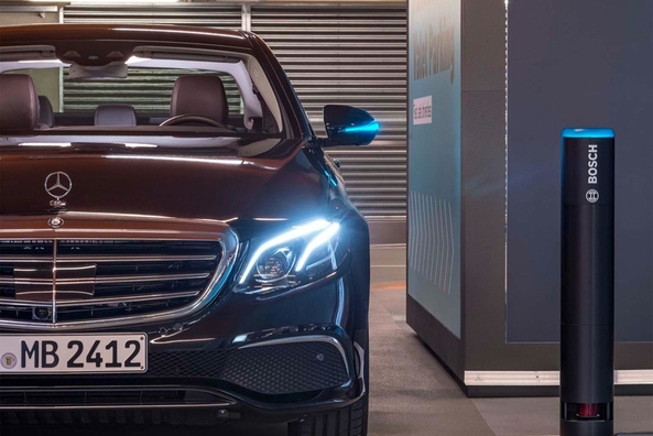 Mercedes-Benz vyvinul autonomní systém parkování