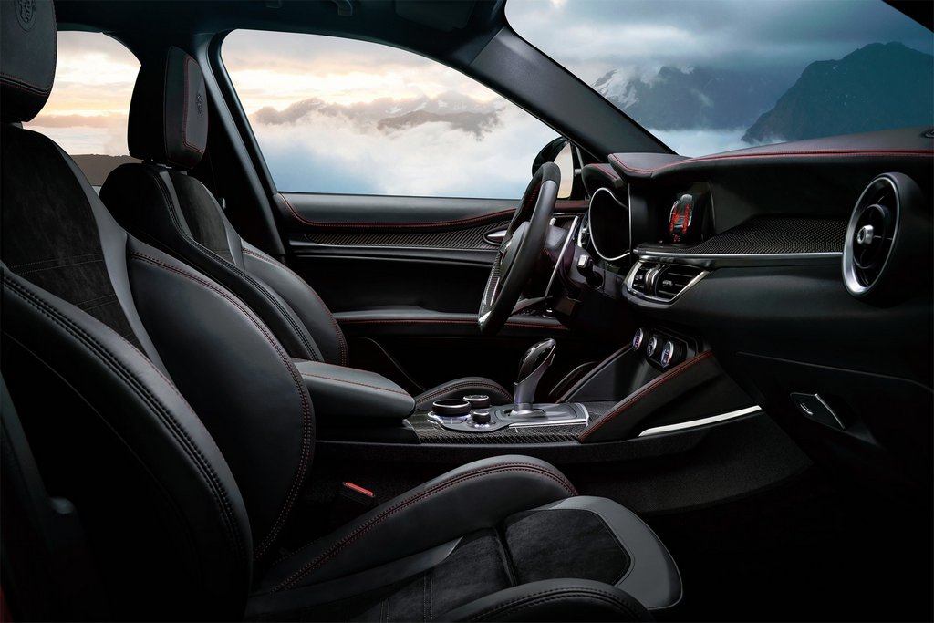 První dojmy z crossoveru Alfa Romeo Stelvio