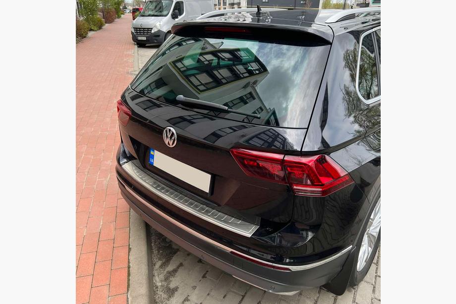 Volkswagen Tiguan 2016–2023 Chromová lišta na zadní nárazník (OmsaLine, nerez) Image