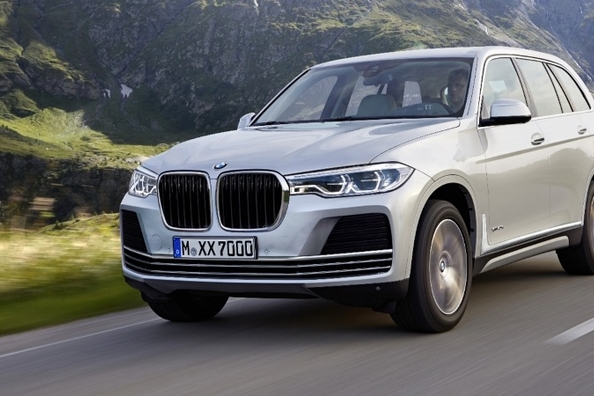 Vlajkový crossover BMW X7 bude představen na podzim