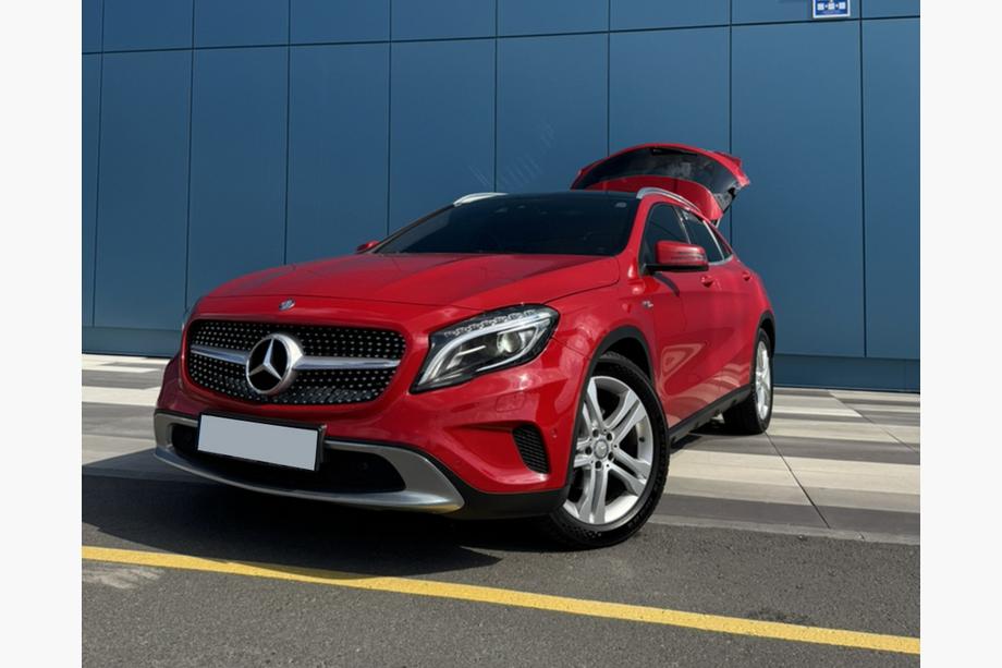 Mercedes GLA X156 2014–2019 Přední maska chladiče Diamond Silver (2014-2016) Image