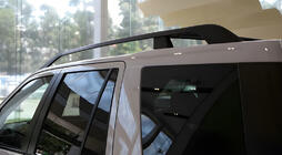 Land Rover Freelander II 2006–2014 Originální střešní ližiny (2 ks) fotografie 3