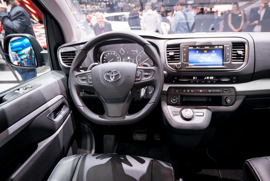 Recenze Toyota Verso Proace