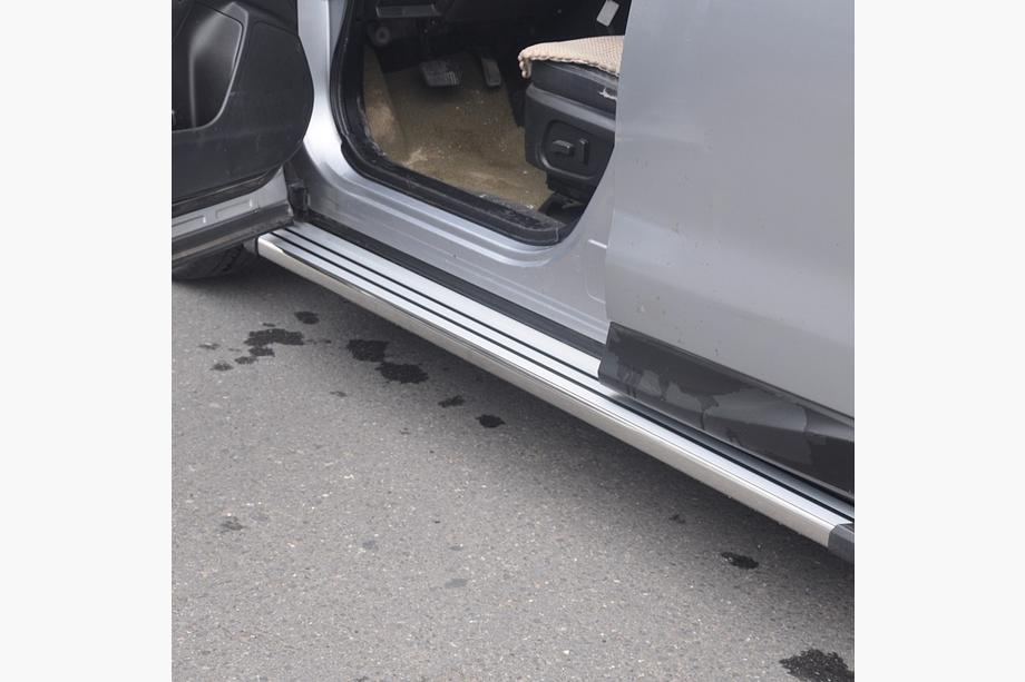 Subaru Forester 2013–2018 Boční nášlapy Original (2 ks, hliník) Image