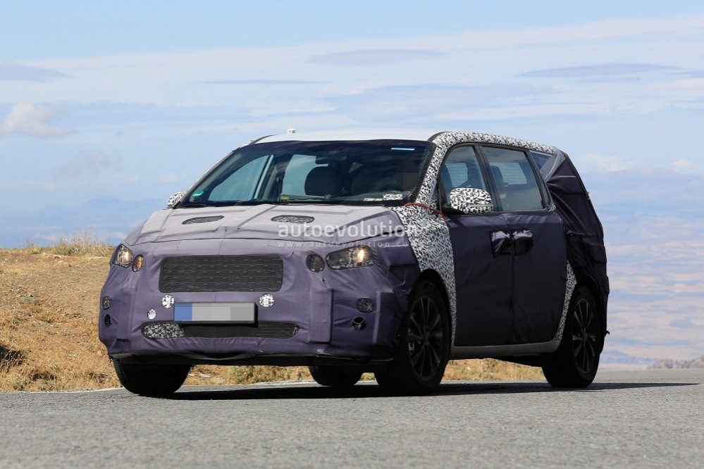 KIA zahájila testování nového minivanu Sedona