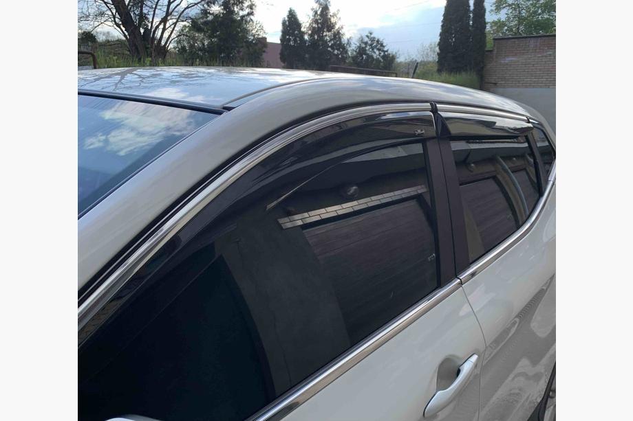 Nissan Qashqai 2014–2021 Ofuky oken s chromovou lištou (Niken, sada 4 ks) Image