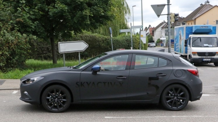 Mazda uvede novou trojku s inovativním motorem