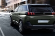 Francouzský styl v crossoveru Peugeot 5008 z roku 2017 fotografie 2