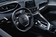 Francouzský styl v crossoveru Peugeot 5008 z roku 2017 fotografie 5
