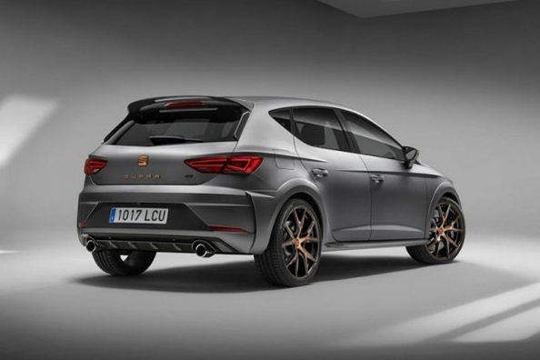 Seat odhalil novou generaci Leon Cupra R