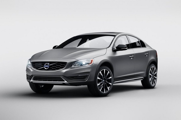 Švédský sedan Volvo S60 Cross Country se zvýšenou průchodností