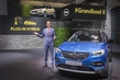 Opel představil svůj první hybridní automobil fotografie 1
