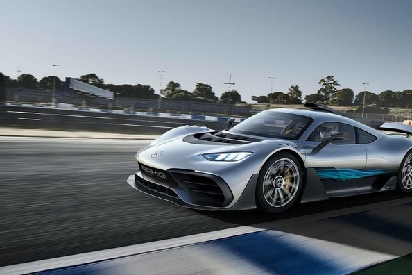 Elektrický hypersport Mercedes-AMG Project One o výkonu 1000 koní