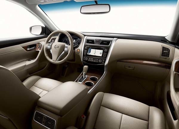 Test sedanu Nissan Teana