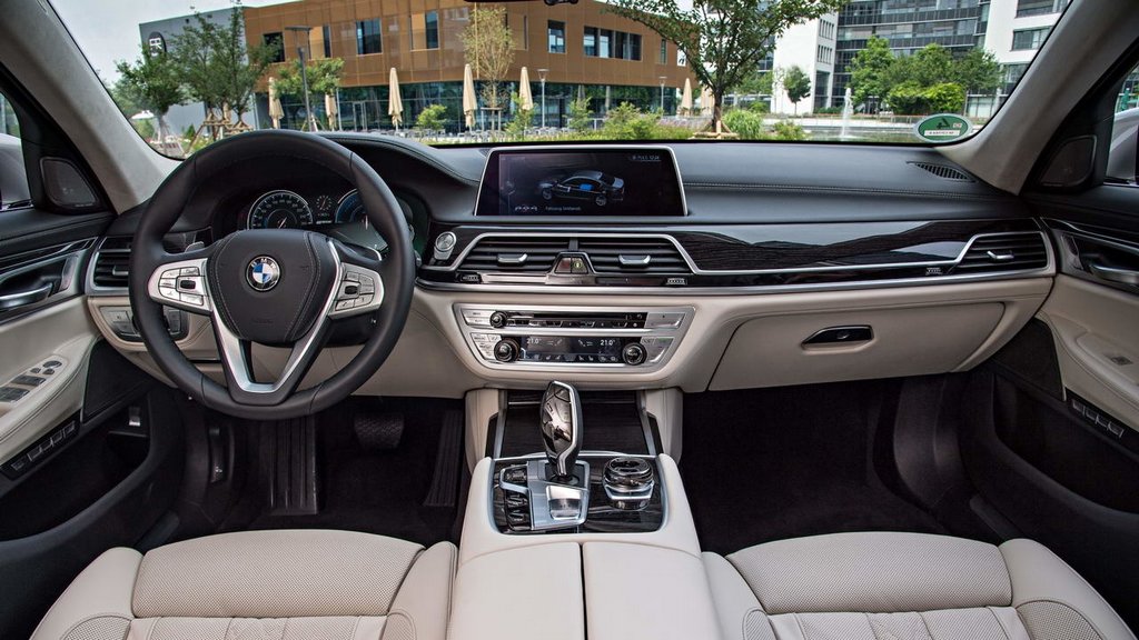 BMW doplní řadu 7 o hybridní modely