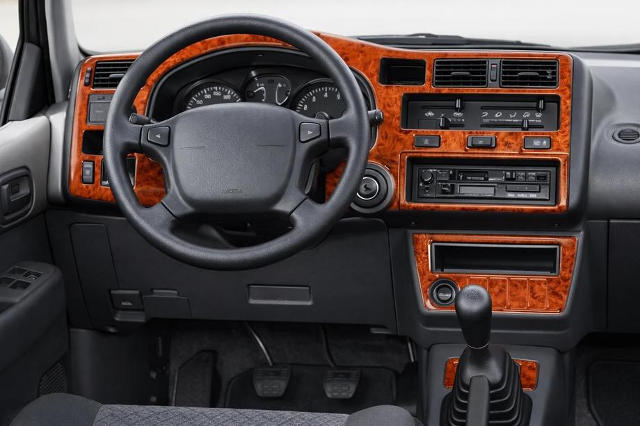 Toyota RAV4 1996–2001 Kryty palubní desky Karbon Image