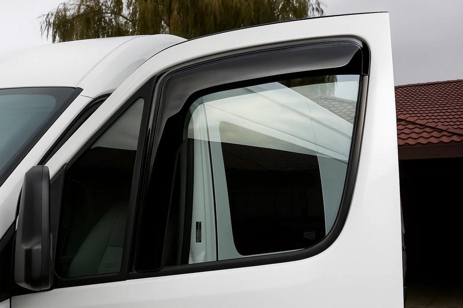 Mercedes Sprinter W906 2006–2018 Lepicí okenní deflektory (2 ks, HIC) Fotografie 1