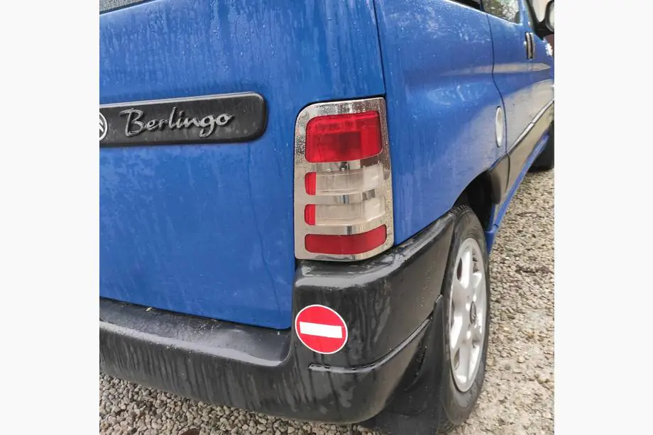 Citroen Berlingo 1996–2008 Nerezové kryty brzdových světel (2 ks) Fotografie 4