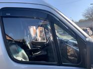 Mercedes Sprinter W906 2006–2018 Okenní deflektory lepené (2 ks, Niken) fotografie 4