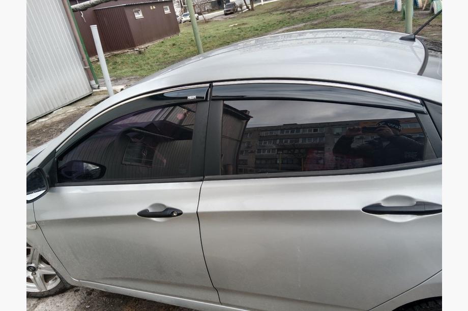 Hyundai Accent 2011–2017 Ofuky oken s chromovou lištou SD (4 ks, Niken) Image