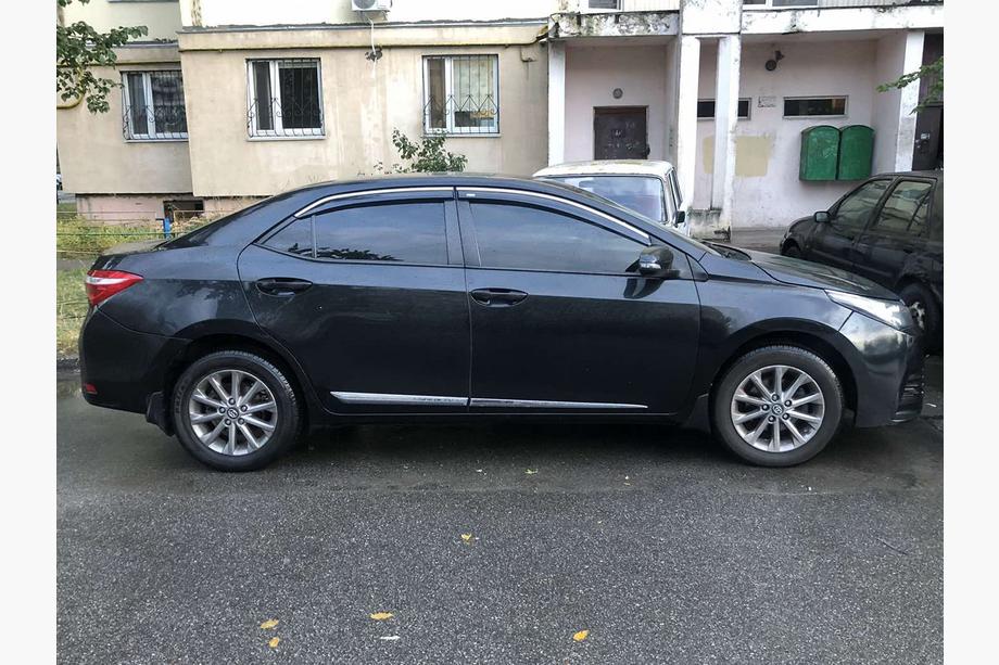 Toyota Corolla 2013–2019 Okenní ofuky s chromovanou lištou (4 ks, Niken) Image