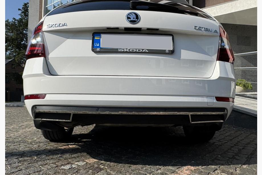 Skoda Octavia III A7 2013–2019 Rámeček zadního difuzoru (2013-2017, nerez) Carmos - turecká ocel Fotografie 7
