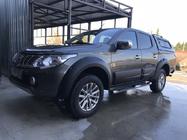 Mitsubishi L200 2015–2024 Hardtop na střechu (posuvná okna) fotografie 3