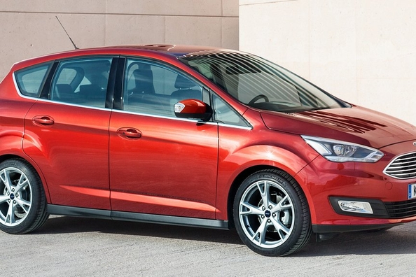 Recenze kompaktního pětimístného minivanu Ford C-Max