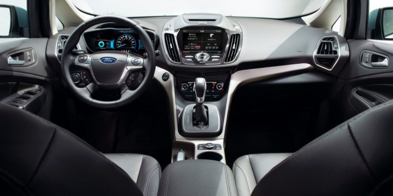 Recenze kompaktního pětimístného minivanu Ford C-Max