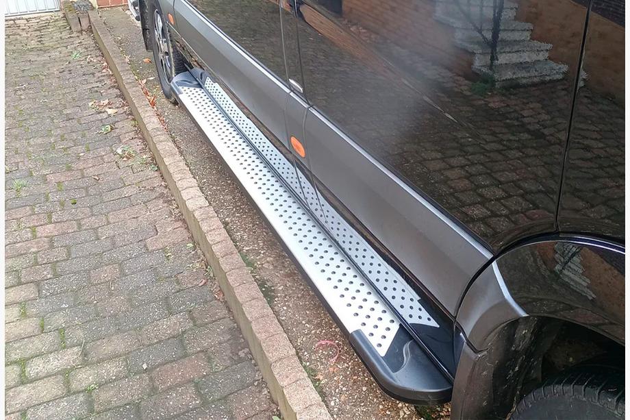 Mercedes Sprinter W906 2006–2018 Boční nášlapy Allmond Grey (2 ks, hliník) Střední rozvor Fotografie 6