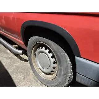 Lemy blatníků (4 ks, černé) Mercedes Vito W638 1996–2003 fotografie 1