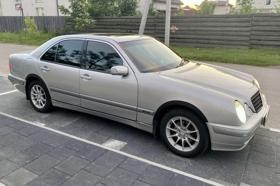 Mercedes třída E W210 1995–2002 Lemy blatníků (4 ks, černé) Image