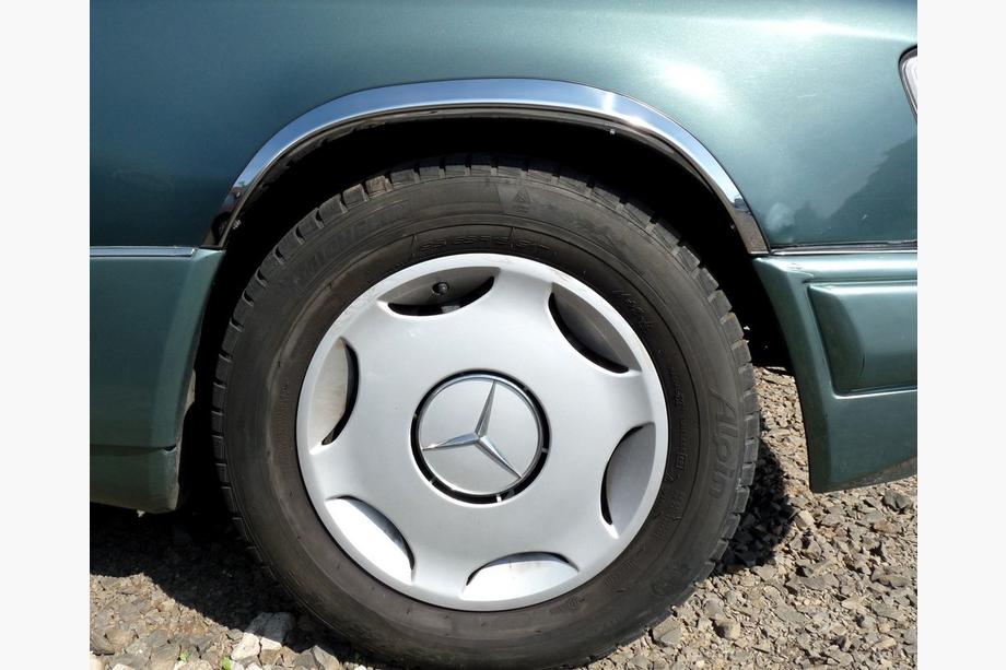 Mercedes E-Class W124 1984–1997 Lemy blatníků 1989-1995 (4 ks, nerez) Fotografie 2