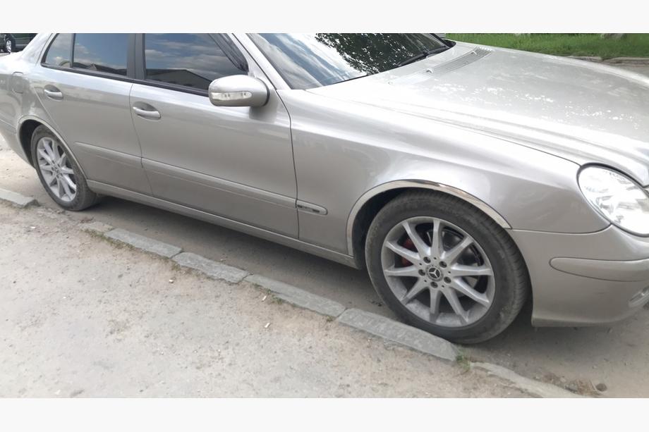 Mercedes E-class W211 2002–2009 Nerezové lišty na lemy blatníků (4 ks) Fotografie 2