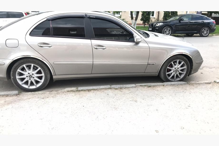 Mercedes E-class W211 2002–2009 Nerezové lišty na lemy blatníků (4 ks) Fotografie 4