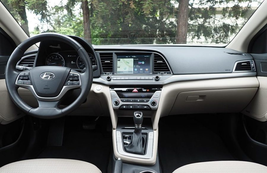 Recenze sedanu Hyundai Elantra šesté generace