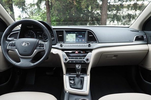 Recenze sedanu Hyundai Elantra šesté generace Fotografie 5