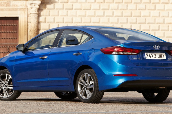 Recenze sedanu Hyundai Elantra šesté generace Fotografie 4