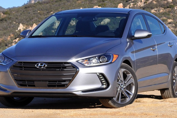 Recenze sedanu Hyundai Elantra šesté generace Fotografie 2