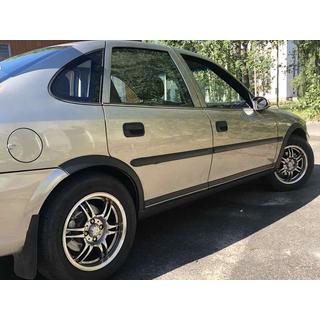 Lemy blatníků (4 ks, černé) Opel Vectra B 1995–2002 fotografie 1
