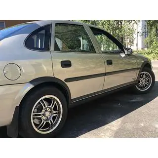 Lemy blatníků (4 ks, černé) Opel Vectra B 1995–2002 fotografie 1
