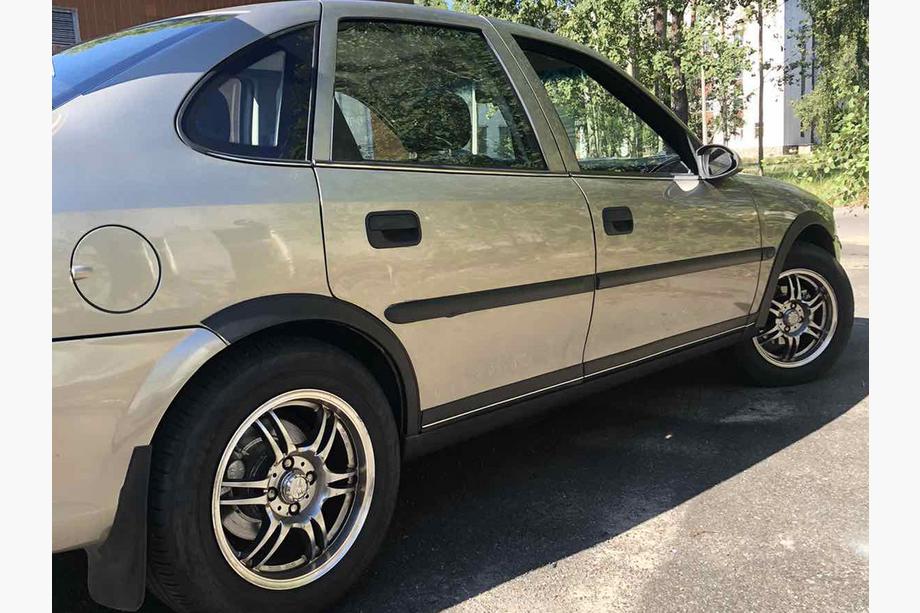Opel Vectra B 1995–2002 Lemy blatníků (4 ks, černé) ABS plast Image