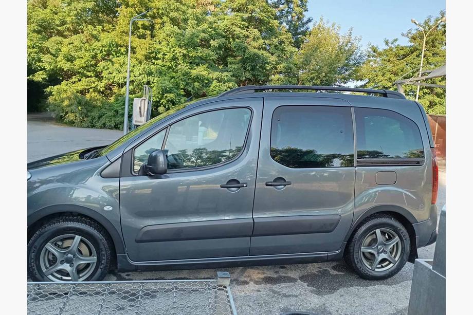 Peugeot Partner Tepee 2008–2018 Lemy blatníků (4 ks, černé) Pro 1 boční dveře, plast Fotografie 3