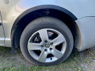 Skoda Superb 2001–2009 Lemy blatníků (4 ks, černé) fotografie 5