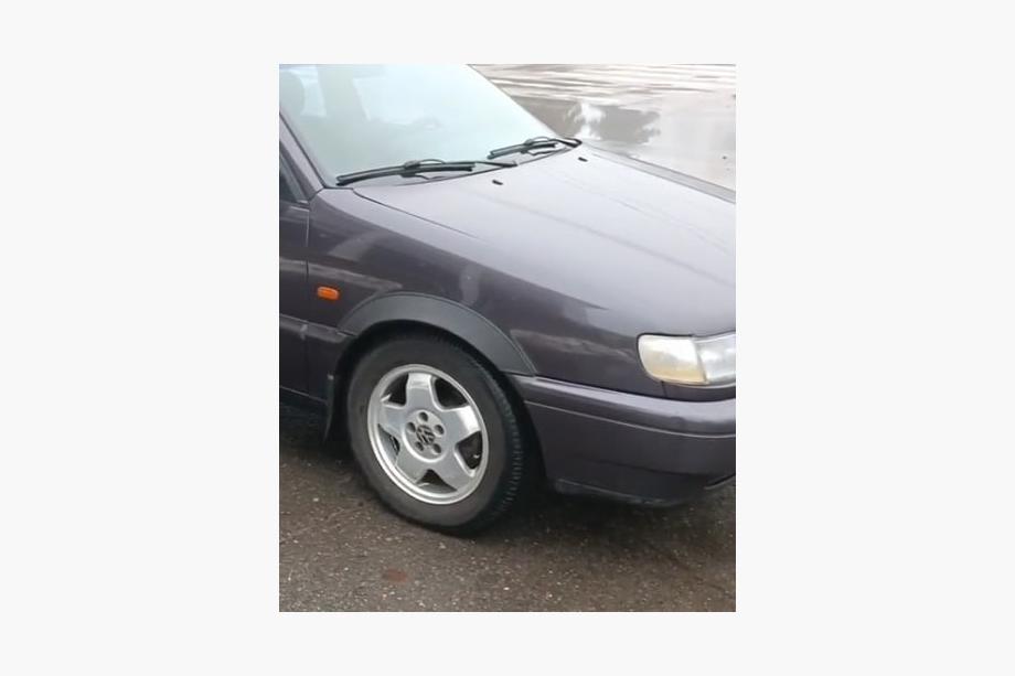 Volkswagen Passat B4 1993–1996 Lemy blatníků (4 ks, černé) Fotografie 1