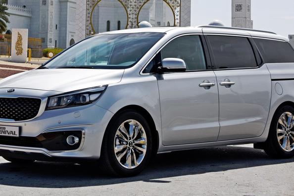 Recenze minivanu KIA Carnival