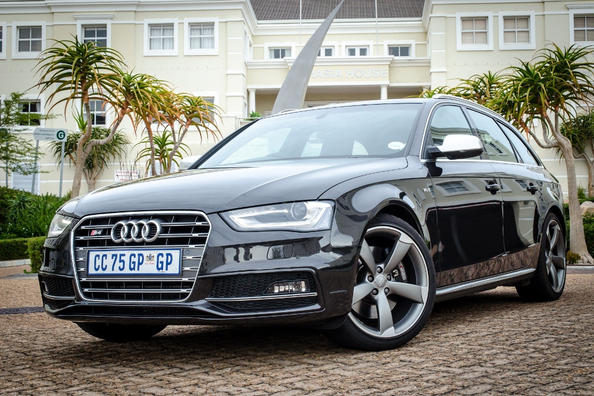 Recenze „nadupaného“ sedanu Audi S4